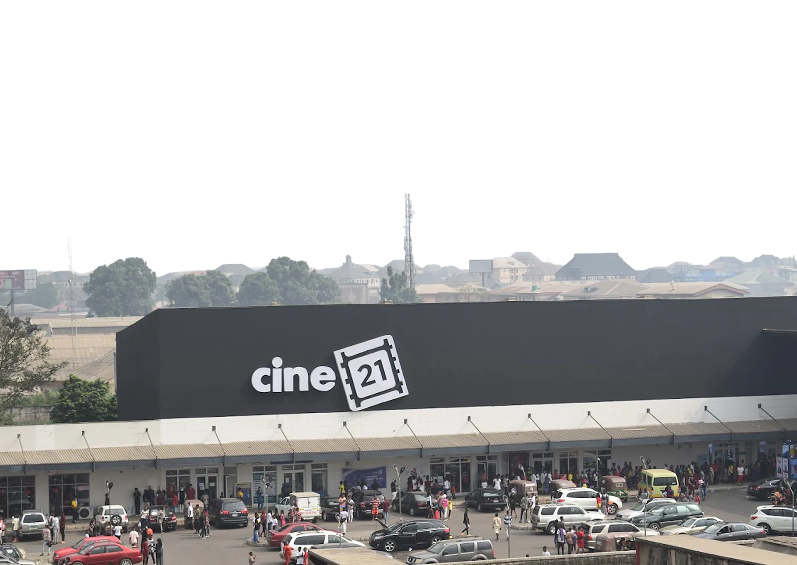 Exterior view of Cine 21 in Aba